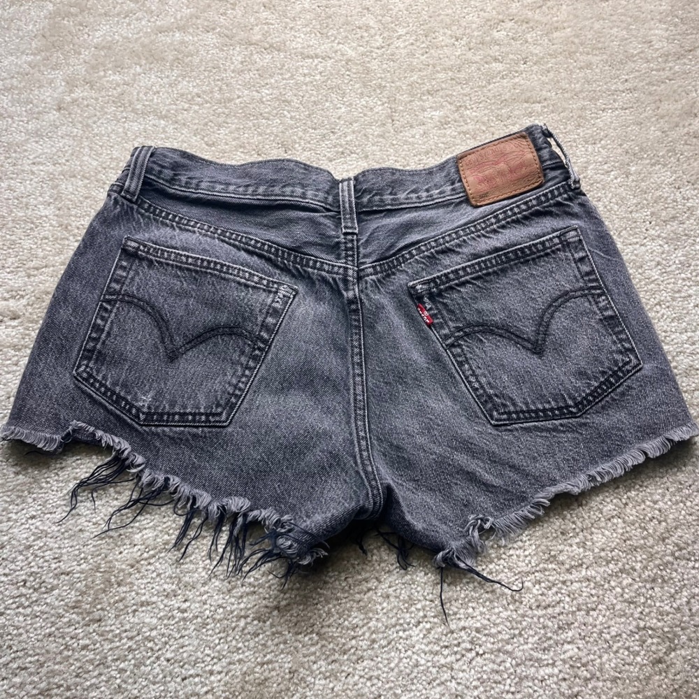 Levis 501 Original Distressed Denim Shorts Faded Black Button Fly Raw Hem 31 - Picture 4 of 6